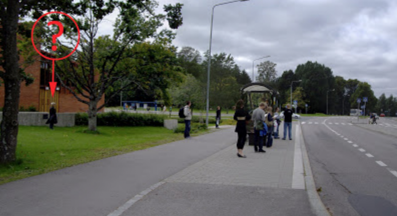 La extraña costumbre de los finlandeses en las paradas de autobús