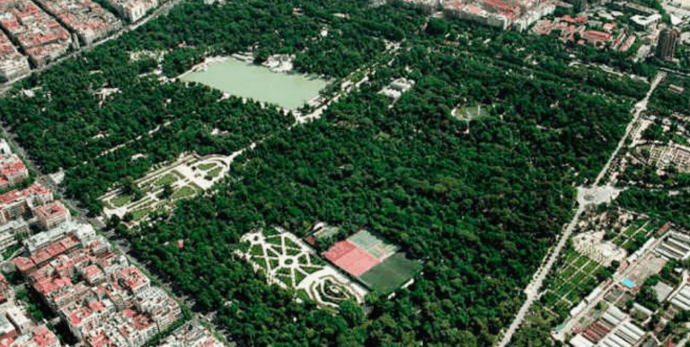 Los gilipollas que criticaban a Carmena por cerrar el parque de El Retiro