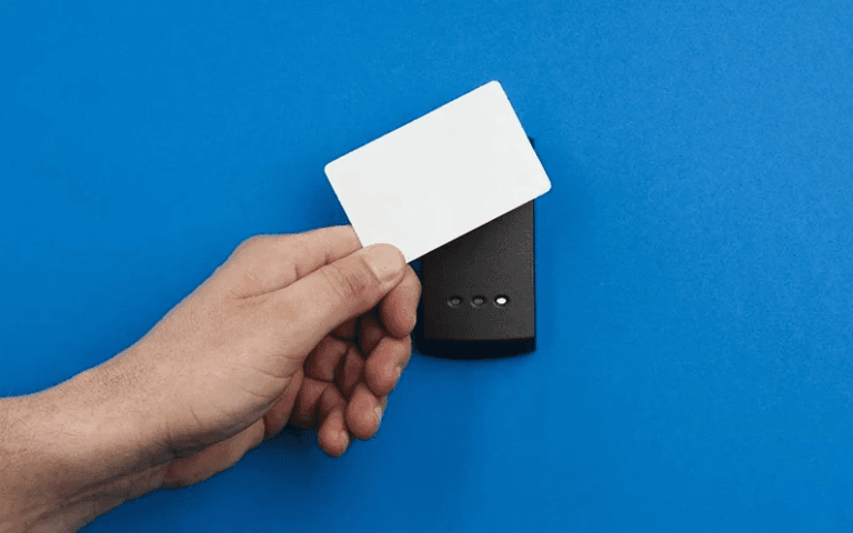 De los relojes de fichar a sistemas de control horario biométricos y RFID
