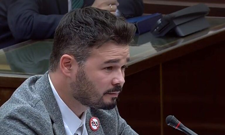 Cospedal supera a Rajoy con sus 'cosas' en el interrogatorio de Rufián