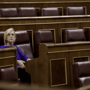 Rosa Díez se marcha del país asustada por la llegada de Pedro Sánchez