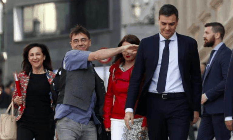 "Monedero siempre recordando que ser de izquierdas no está reñido con ser imbécil"