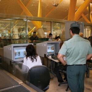 Tres jubilados detenidos en Barajas con 4 kilos de cocaína en su equipaje
