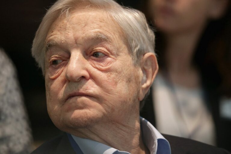Pedro Sánchez recibe en Moncloa al especulador ultraliberal George Soros