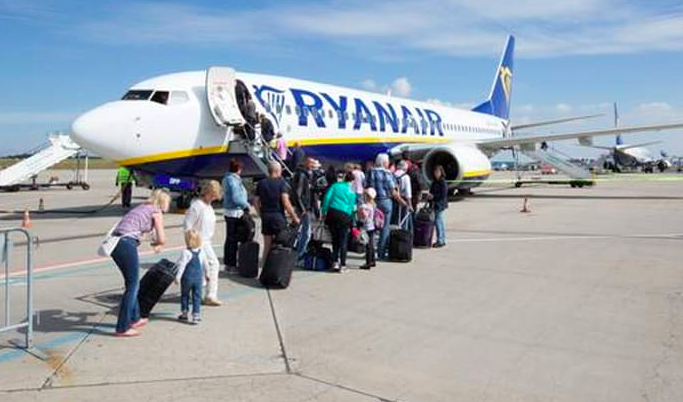 Ryanair cancela 288 vuelos por la huelga de los tripulantes a los que "explota"