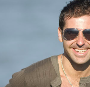 ¿Por qué es importante usar gafas de sol todo el tiempo?