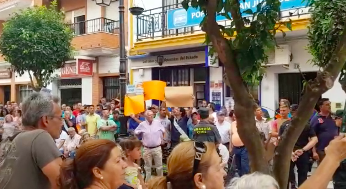 Vídeo: Abucheos a Susana Díaz durante su visita a San Juan del Puerto (Huelva)