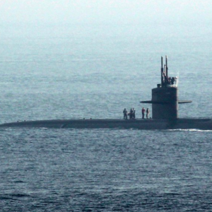 Fotos: ¿Qué cojones hacía otro submarino nuclear estadounidense en Gibraltar?