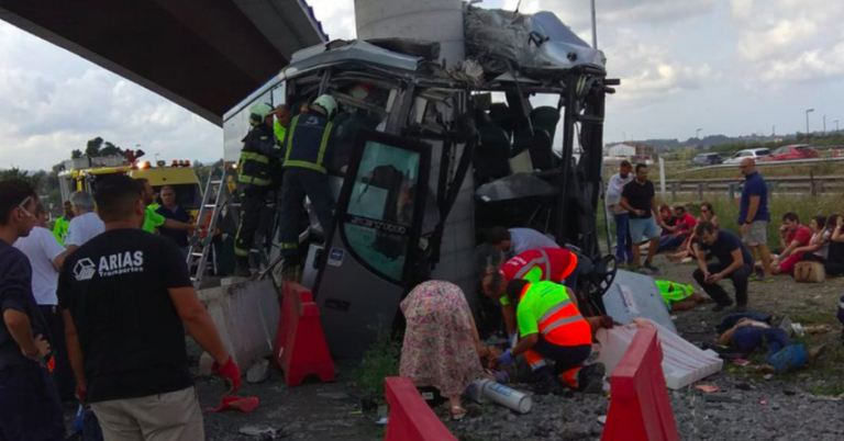 Grave accidente de autobús en Avilés (Asturias)