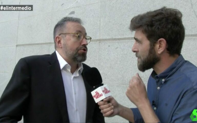 Girauta huye ante las preguntas de Gonzo sobre el CV de Rivera