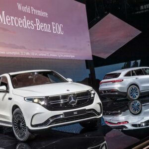 Mercedes adelanta por la derecha a Tesla con un coche 100% eléctrico
