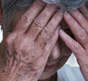 Un banquero estafa 321.000 euros a dos ancianos que no sabían leer