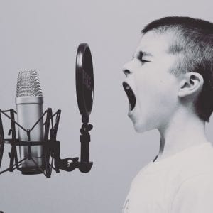¿Te gustaría aprender a cantar, pero te falta tiempo? Toma clases de canto