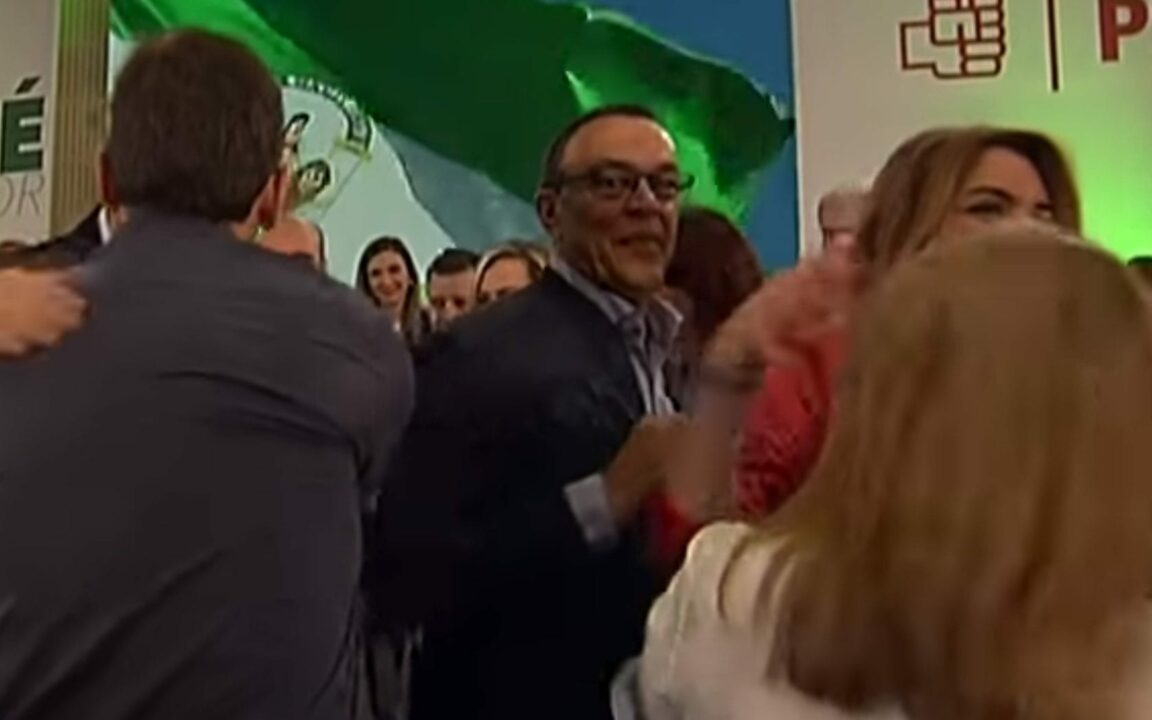 El imputado por soborno Caraballo saluda a Pedro Sánchez y Susana Díaz le da la espalda