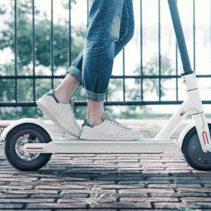 La DGT anuncia que regulará a nivel estatal el uso de los patinetes eléctricos