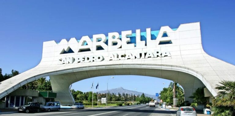 Un muerto acribillado por un motorista en un garaje privado de Marbella