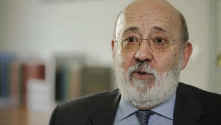 Tezanos no se cree ni su propia encuesta del CIS y reconoce el enorme margen de error