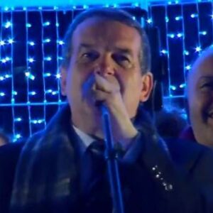 Abel Caballero se arranca en un inglés estilo 'El Príncipe Gitano' a inaugurar las luces de Navidad