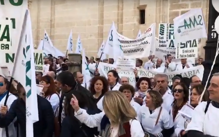 Los médicos estallan contra el "negocio" de Susana Díaz con los hospitales privados y los "recortes abusivos"