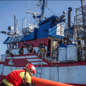 El pesquero español logra permiso para desembarcar en Malta a las 11 personas que rescató