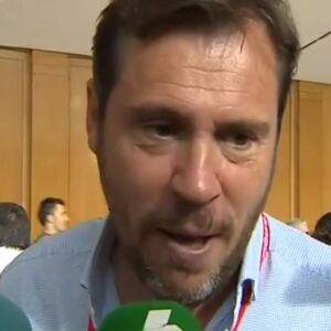 Óscar Puente culpa a la "aventura por ir a Madrid" de Susana Díaz del desplome de su partido