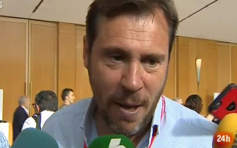 Óscar Puente culpa a la "aventura por ir a Madrid" de Susana Díaz del desplome de su partido