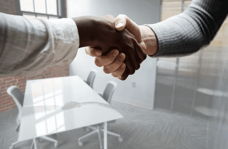 ¿Entrevista en inglés? Te enseñamos cómo debes prepararla