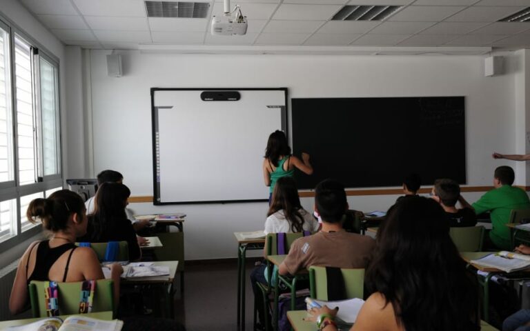 Una profesora podría ir 36 meses a la cárcel por llamar "tontos", "vagos" o "niñatos" a sus alumnos