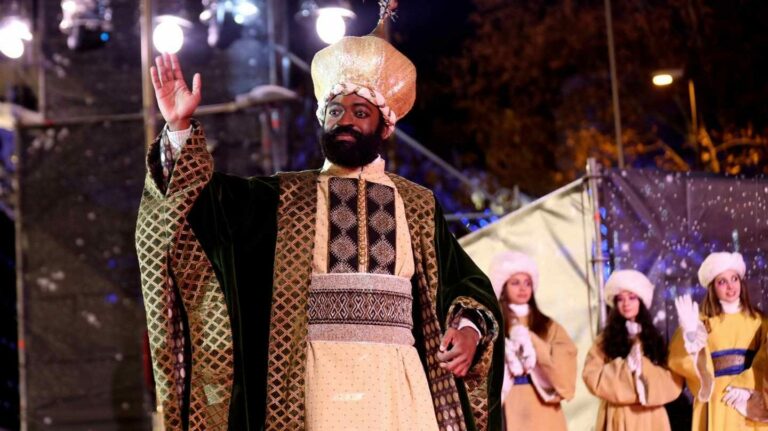 El rey Baltasar de Andoáin la lía parda: "que sepáis que los padres son los reyes"