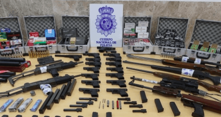 Un empresario y su suegra de 73 años estaban al frente de una red de tráfico de armas de Sevilla