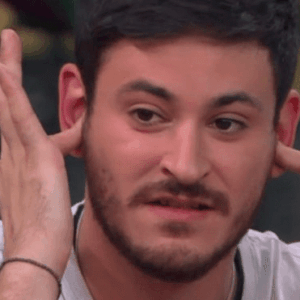 Las redes sociales estallan contra el "cantante" Cepeda por una desafortunada petición