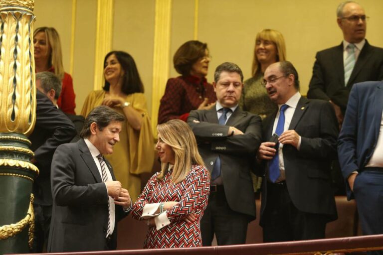 Manifiesto de militantes del PSOE contra los barónes del 'golpe' susánida por 'coincidir' con VOX y C's