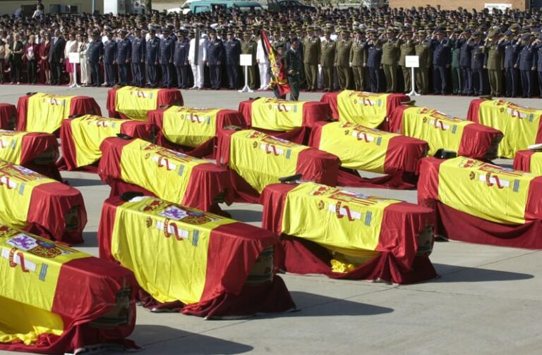Críticas a VOX por usar a las víctimas del Yak-42 para felicitar la Navidad