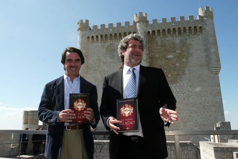Miguel Ángel Rodríguez se llevó 600.000 euros de las 'mamandurrias' de Aguirre para una tele fantasmal