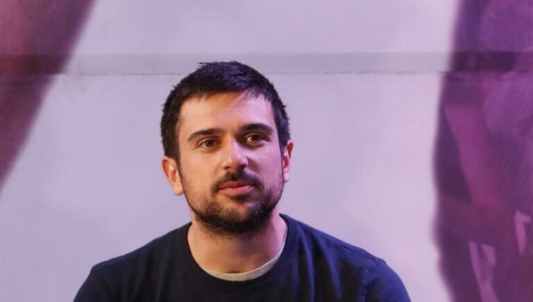 Ramón Espinar dimite de la dirección de Podemos Madrid y deja su escaño