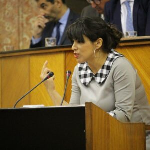 Teresa Rodríguez a Juanma Moreno: "Véngase a mi piso de 40 metros cuadrados en el barrio de La Viña"