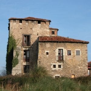 La casa-torre de Calderón de la Barca está en ruinas y es usada para guardar vacas en la actualidad