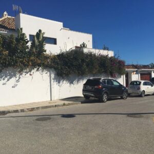 Un empresario de la noche marbellí muere acribillado en el interior de su coche de alta gama
