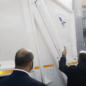Ver vídeos para creer: El PP de Madrid inaugura y bendice un camión de la basura