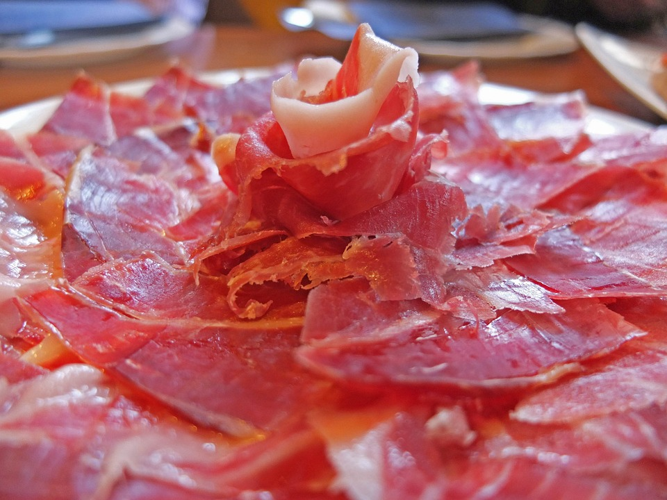 El jamón, un alimento muy saludable e indispensable en la dieta