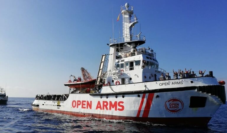 El Gobierno retiene al buque Open Arms en el puerto de Barcelona