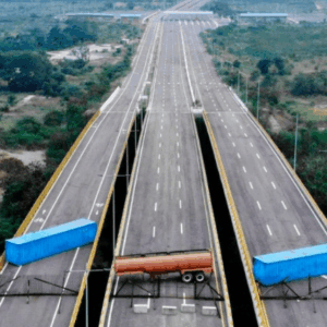 EL PAÍS publica en portada una 'fake news' del tamaño de una autopista de seis carriles