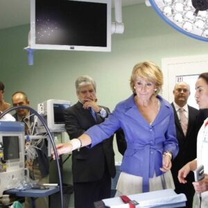 Cinco holdings sanitarios se forran en España gracias al 'modelo Aguirre' y los recortes en la sanidad pública