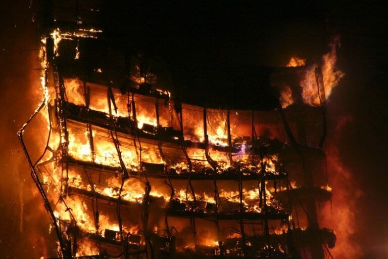 Un informe de Villarejo le vincula con el misterioso incendio del Windsor