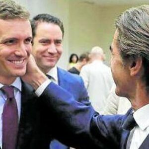 Casado fue asistente del mediador Aznar en la venta de cuatro desaladoras al dictador Gadafi