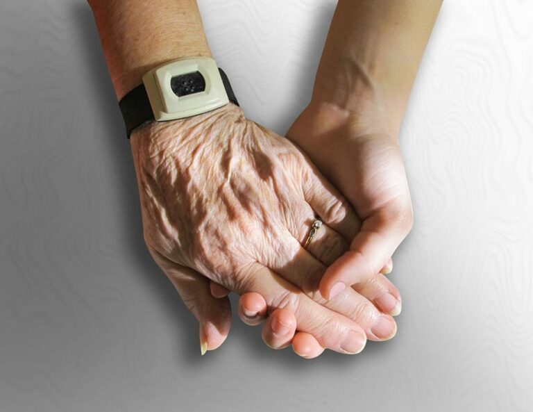 El cuidado de ancianos en su domicilio, una alternativa a las residencias