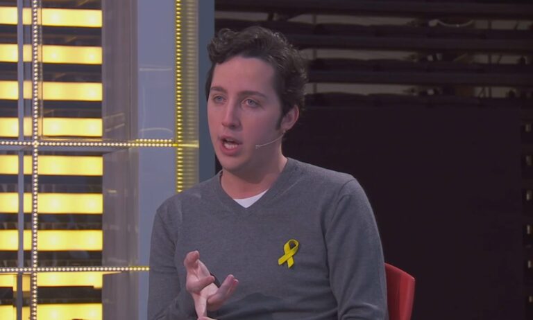 El 'pequeño Nicolás' se postula como relator tras aparecer en TV3 luciendo un lazo amarillo