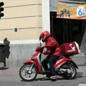 Tumban el sistema de Telepizza de control de sus repartidores aportando sus propios móviles