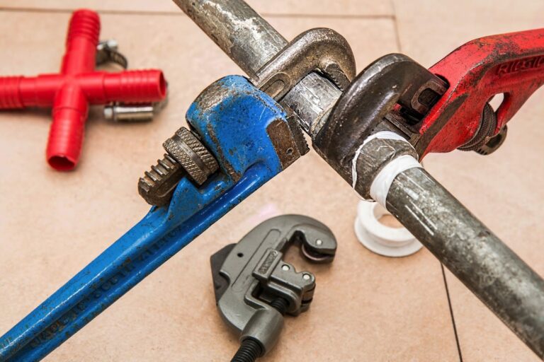 Cómo evitar o solucionar problemas de fontanería en casa