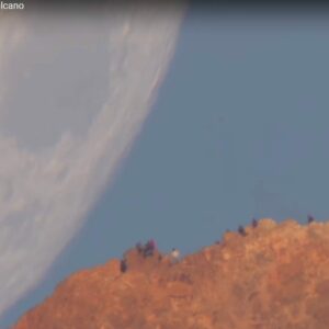 La impresionante 'Superluna' que grabó el camarógrafo Daniel López junto al Teide